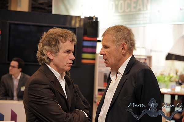 photographe_people 06.JPG - Claude S√©rillon et Patrick Poivre d'ArvorSalon du livre de Paris30/03/2010¬© Pierre-jean Grouille