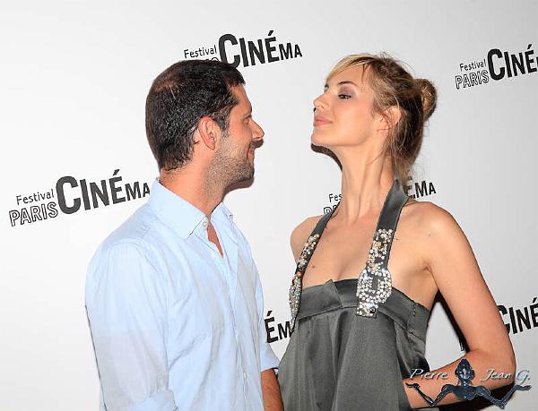 photographe_people 29.jpg - Louise Bourgoin, Melvil PoupaudOuverture du Festival Paris Cinéma 2010Gaumond Capucine1/07/2010© Pierre-jean Grouille